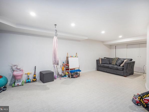 283 Locust Street, Philadelphia PA 19106