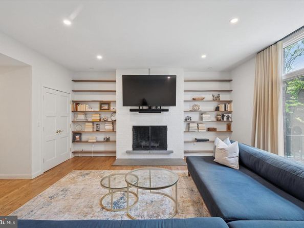 283 Locust Street, Philadelphia PA 19106