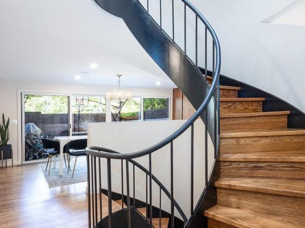 283 Locust Street, Philadelphia PA 19106