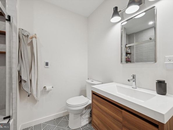 283 Locust Street, Philadelphia PA 19106