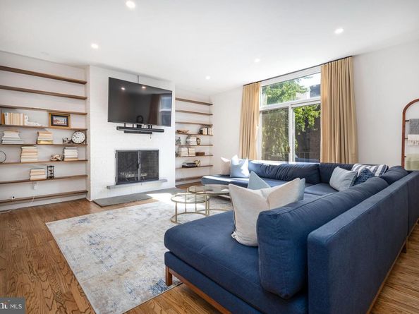 283 Locust Street, Philadelphia PA 19106