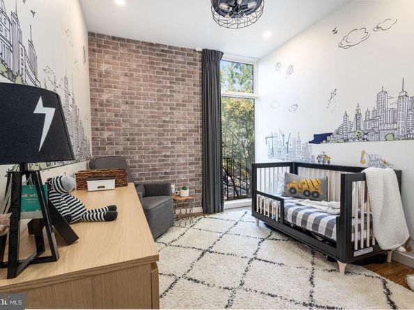 283 Locust Street, Philadelphia PA 19106