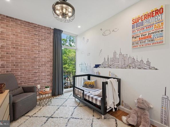 283 Locust Street, Philadelphia PA 19106