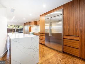 283 Locust Street, Philadelphia PA 19106