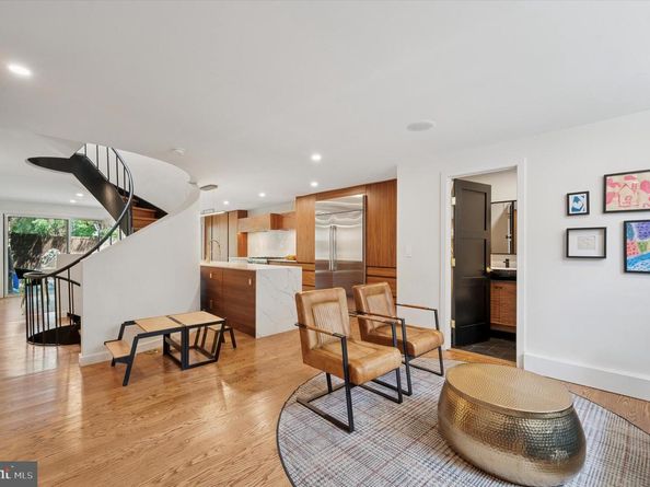 283 Locust Street, Philadelphia PA 19106
