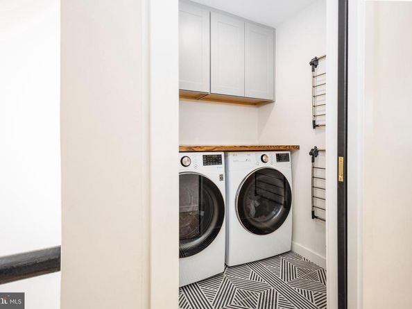 283 Locust Street, Philadelphia PA 19106