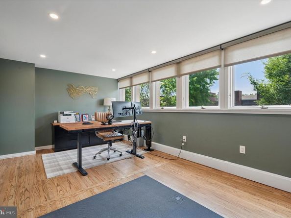 283 Locust Street, Philadelphia PA 19106