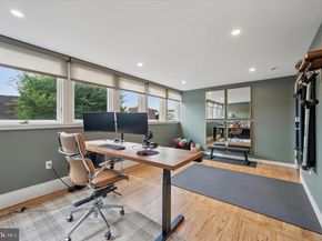 283 Locust Street, Philadelphia PA 19106