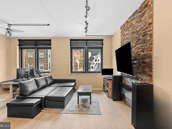 1352 South Street 216, Philadelphia PA 19147