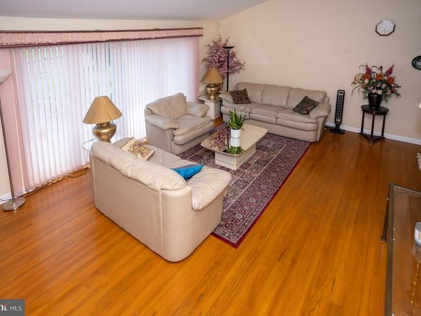 123 Pocasset Road, Philadelphia PA 19115