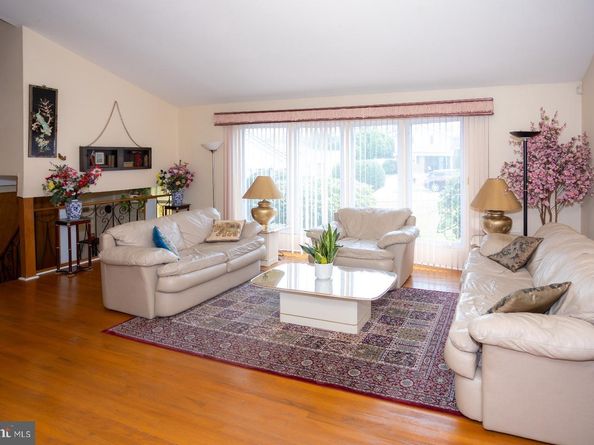 123 Pocasset Road, Philadelphia PA 19115