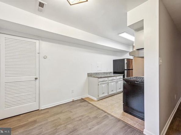3322 Woodburn Village Drive 13, Annandale VA 22003