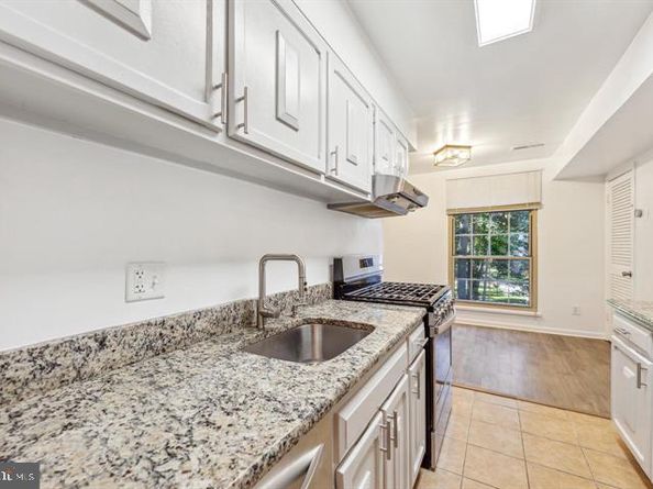 3322 Woodburn Village Drive 13, Annandale VA 22003