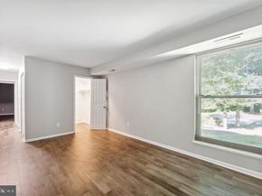 3322 Woodburn Village Drive 13, Annandale VA 22003