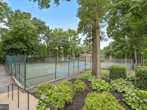 3322 Woodburn Village Drive 13, Annandale VA 22003