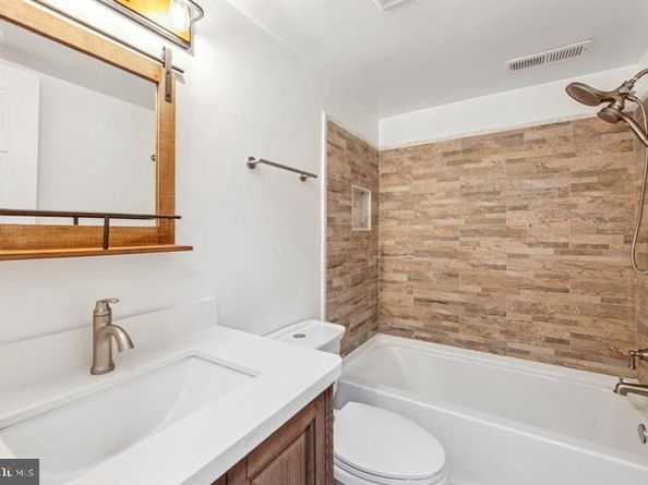 3322 Woodburn Village Drive 13, Annandale VA 22003