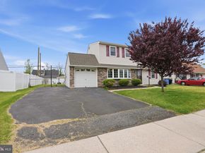 55 Canoebirch Road, Levittown PA 19057