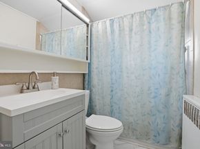 55 Canoebirch Road, Levittown PA 19057