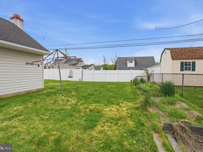 55 Canoebirch Road, Levittown PA 19057