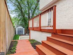 28 S Floyd Street, Alexandria VA 22304