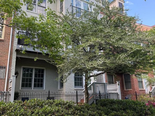 28 Alexander Street, Alexandria VA 22314