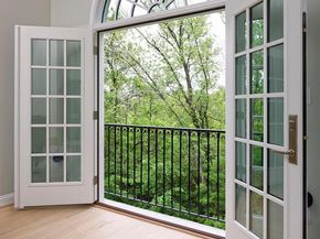 28 Alexander Street, Alexandria VA 22314