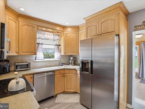 20 N Malin Road, Broomall PA 19008