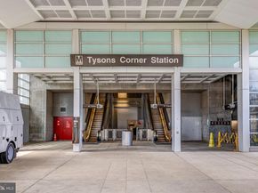 352 Ayr Hill Avenue NE, Vienna VA 22180