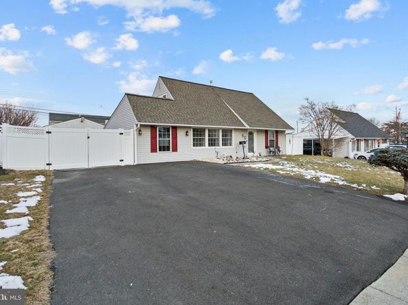 90 Cobalt Ridge Drive E E, Levittown PA 19057