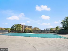 5300 Holmes Run Parkway 402, Alexandria VA 22304