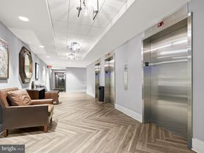 5300 Holmes Run Parkway 402, Alexandria VA 22304