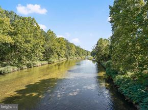 5300 Holmes Run Parkway 402, Alexandria VA 22304