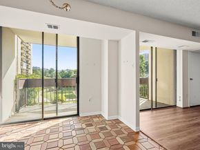 5300 Holmes Run Parkway 402, Alexandria VA 22304