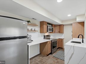 805 Locust Street 6, Herndon VA 20170