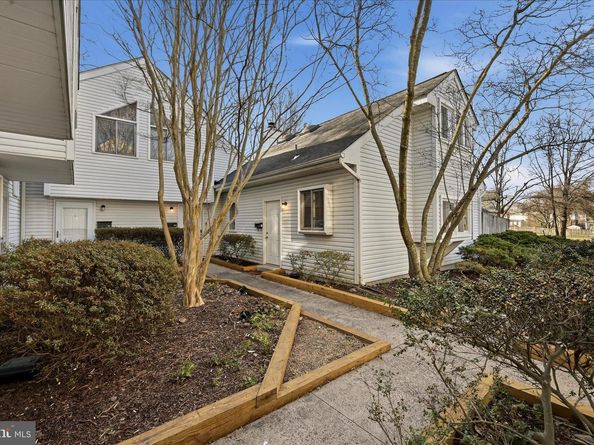 805 Locust Street 6, Herndon VA 20170