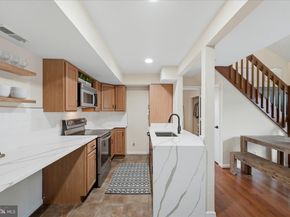 805 Locust Street 6, Herndon VA 20170