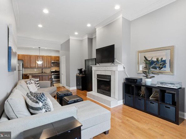 902 S 8TH Street, Philadelphia PA 19147