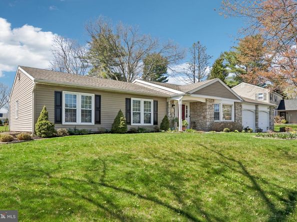 923 Pickering Drive, Yardley PA 19067