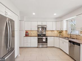 923 Pickering Drive, Yardley PA 19067