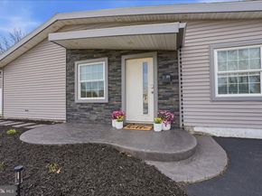 21 Border Rock Road, Levittown PA 19057