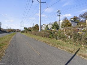 4189 S Four Mile Run Drive S 101, Arlington VA 22204