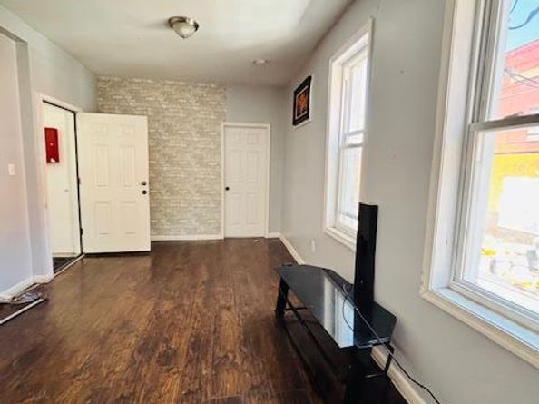 240 W Glenwood Avenue, Philadelphia PA 19140