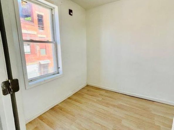 240 W Glenwood Avenue, Philadelphia PA 19140