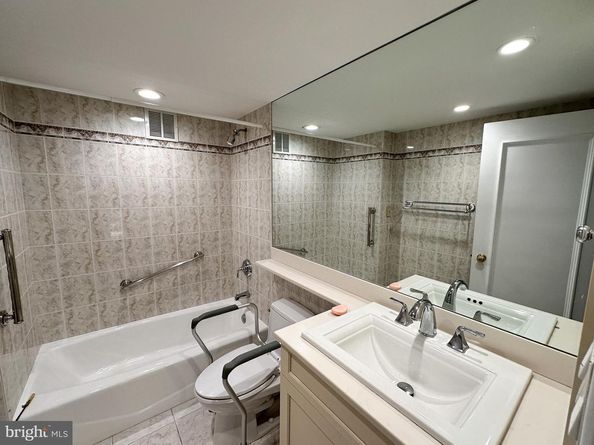 1001 City Avenue W405, Wynnewood PA 19096