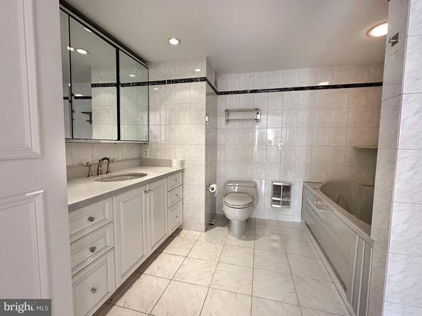 1001 City Avenue W405, Wynnewood PA 19096