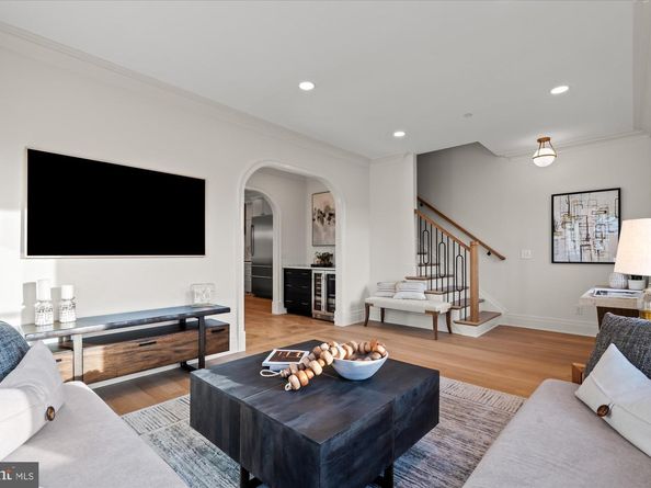 107 N West, Alexandria VA 22314