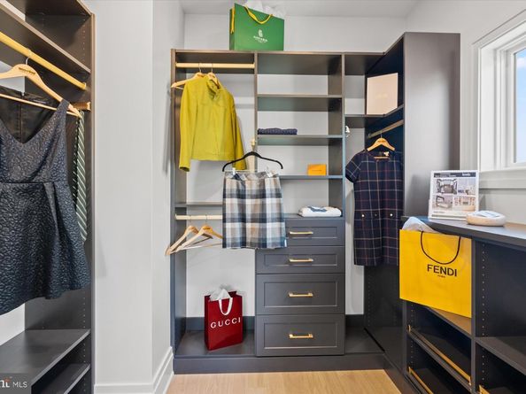 107 N West, Alexandria VA 22314