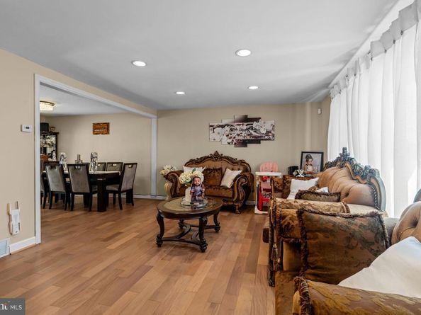807 Larkspur Street, Philadelphia PA 19116