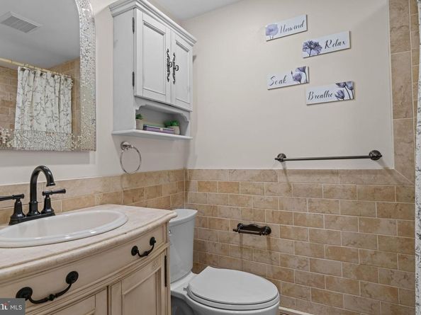 807 Larkspur Street, Philadelphia PA 19116