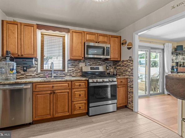 807 Larkspur Street, Philadelphia PA 19116